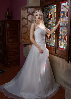 Brautkleid Ivory Amanda B1981 1 Guenstiges Hochzeitskleid 2019 Bei Avorio Vestito Eiche Berlin